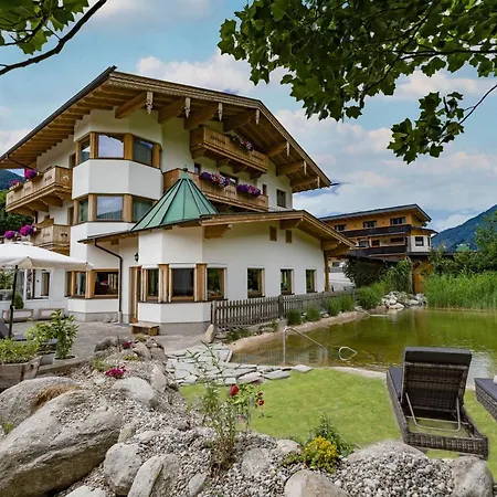 Alpenherz Otel 3*
