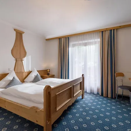 Hotel Alpenherz 3*